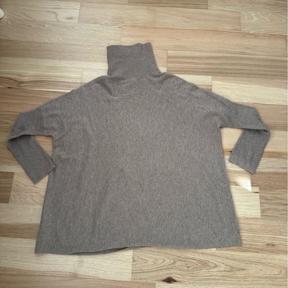 Garnet Hill Tan Cashmere Wool Oversized Kangaroo Pocket Turtleneck Sweater M - Picture 15 of 16